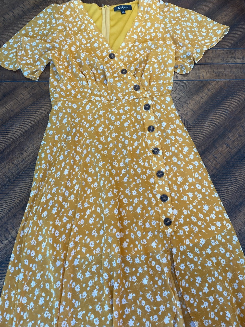 Lulus Women’s Gold and White Floral Button-Front Dress